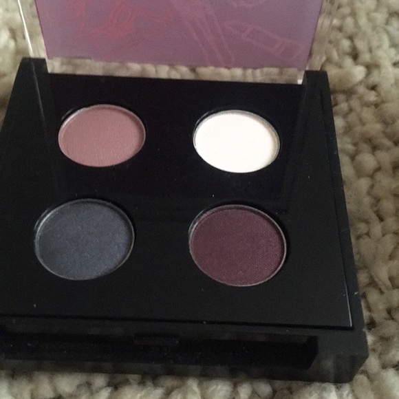 Eyeshadow Pallet - Picture 1 of 4
